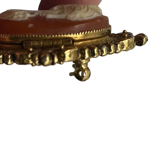 Vintage Cameo Brooch Pin Gold Tone Avon Pinback Opens Up Empty Glace Locket - Picture 6 of 16